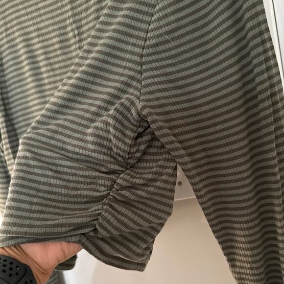 Offline by Aerie Striped Long Sleeve Crop Pullover Top Large Ruched Ribbed - Picture 3 of 8